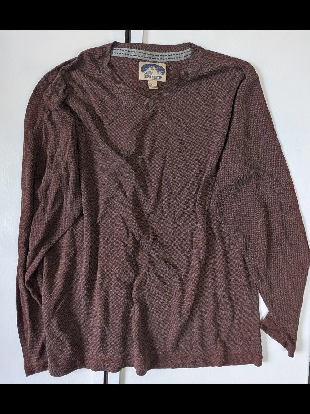 Men's V-Neck Sweater in Maroon